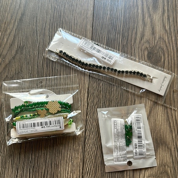 Green and Gold Beaded Bracelet Set and earrings and extra bracelet included NWT - Picture 4 of 7